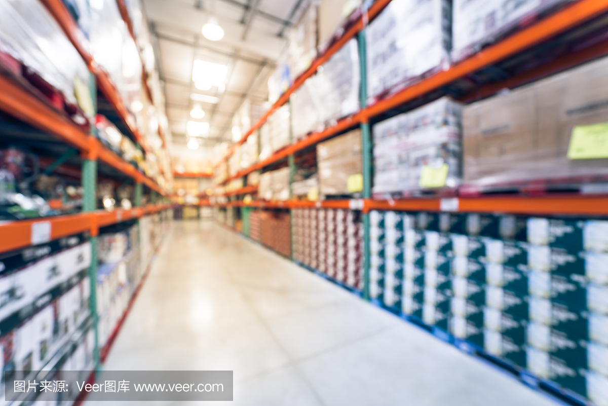 美國(guó)大型倉庫的老式模糊通道和垃圾箱