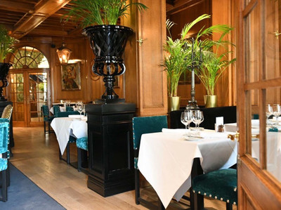 比利時(shí)布魯塞爾街頭閑逛 ( 圖8~9)著名的&ldquo;白天鵝咖啡館&rdquo;,馬克思在這里寫了有名的宣言(圖7)尿童小于連,比利時(shí)首都布魯塞爾的市標(biāo),被稱為&ldquo;布魯塞爾第一公民&rdquo;。滿大街的華夫餅商店